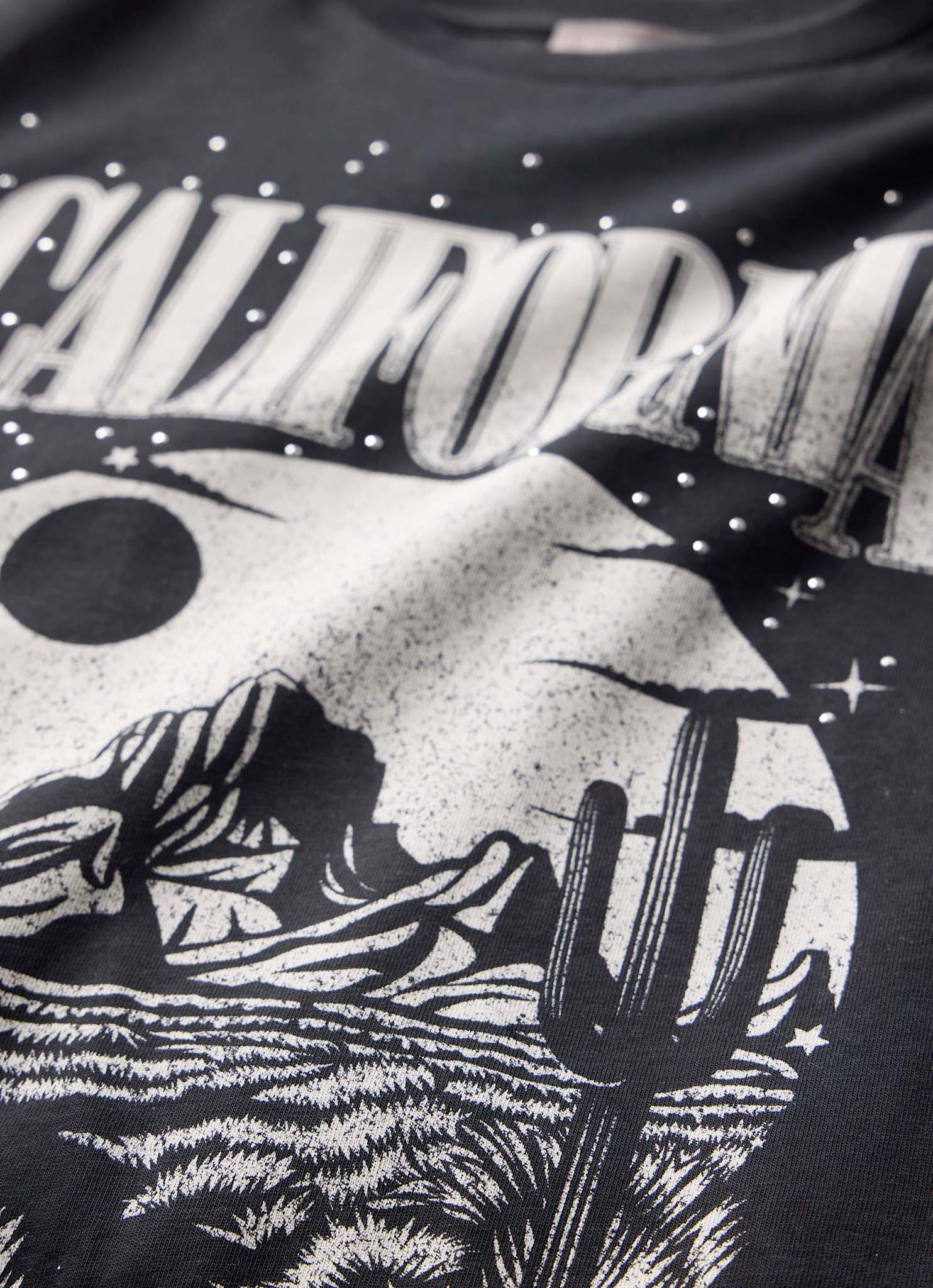 Black California Graphic Cotton T-Shirt - Image 8