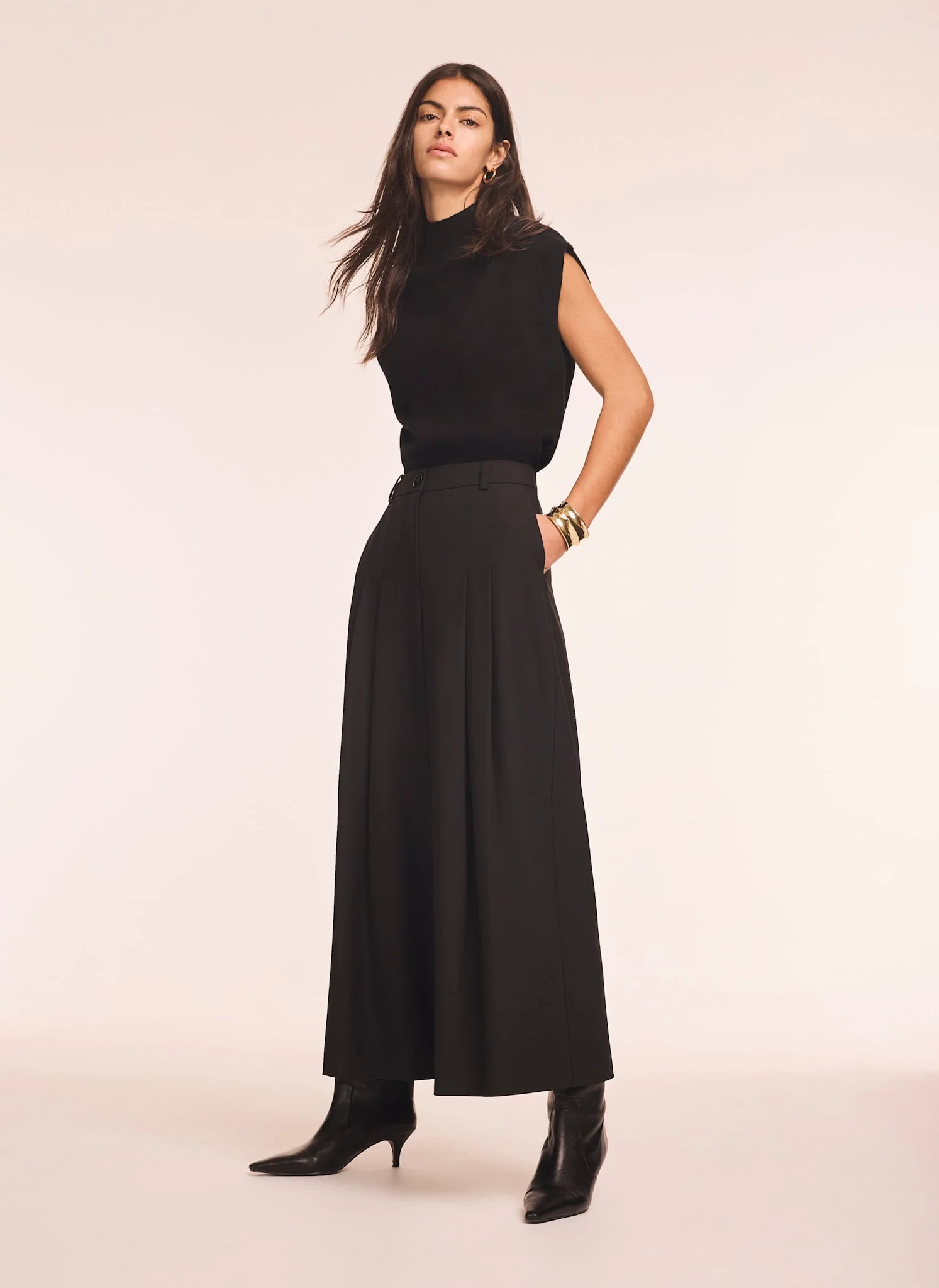 Black Pleated Cropped Wide Trousers - Image 5