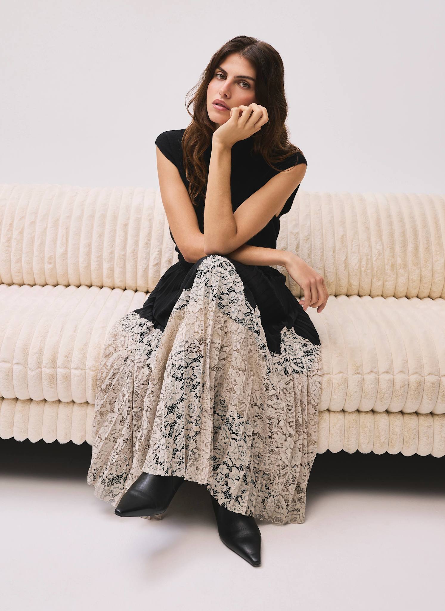 Black Pleated Lace Hem Midi Skirt - Image 4