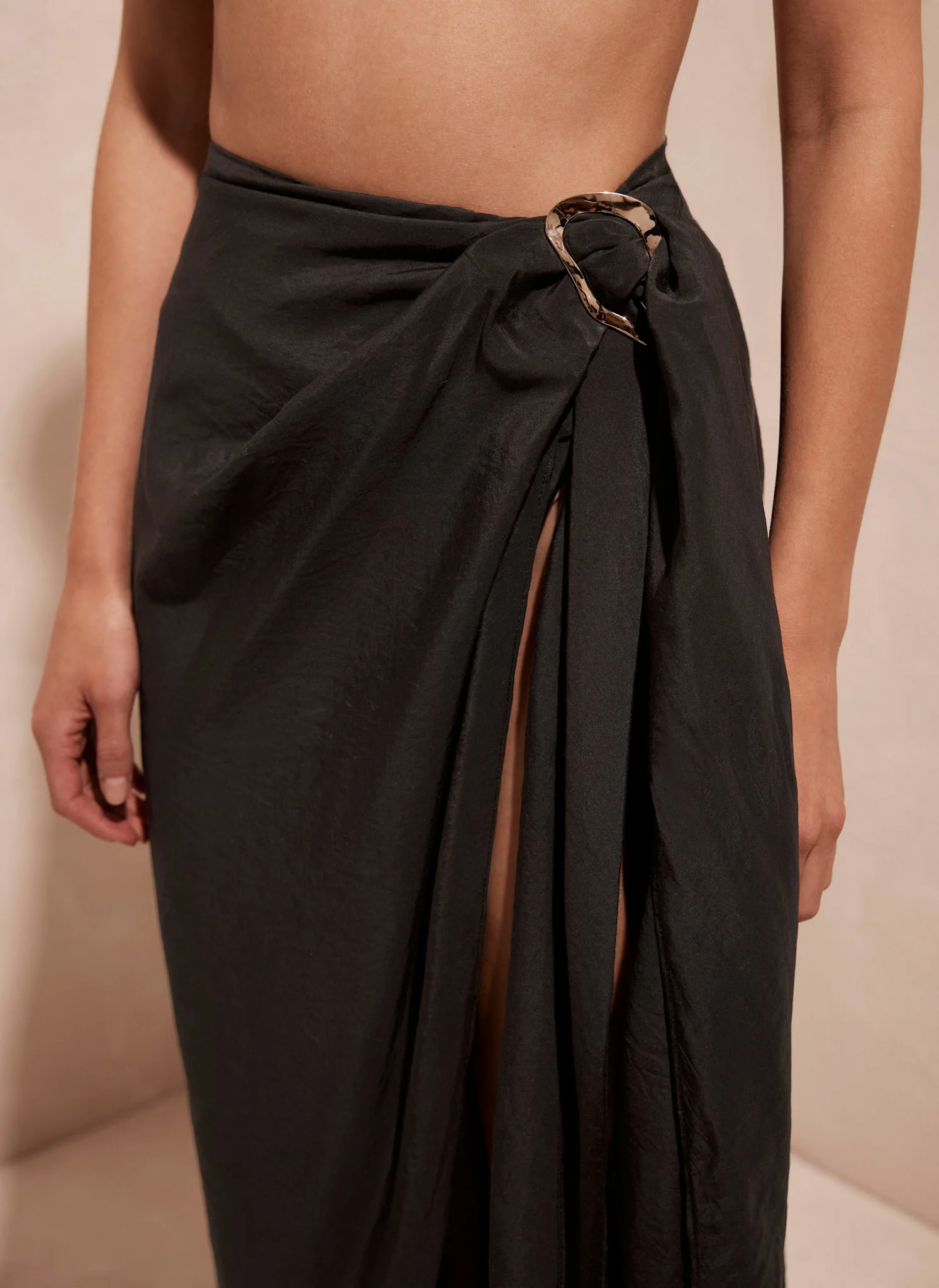 Black Gold Trim Sarong - Image 3