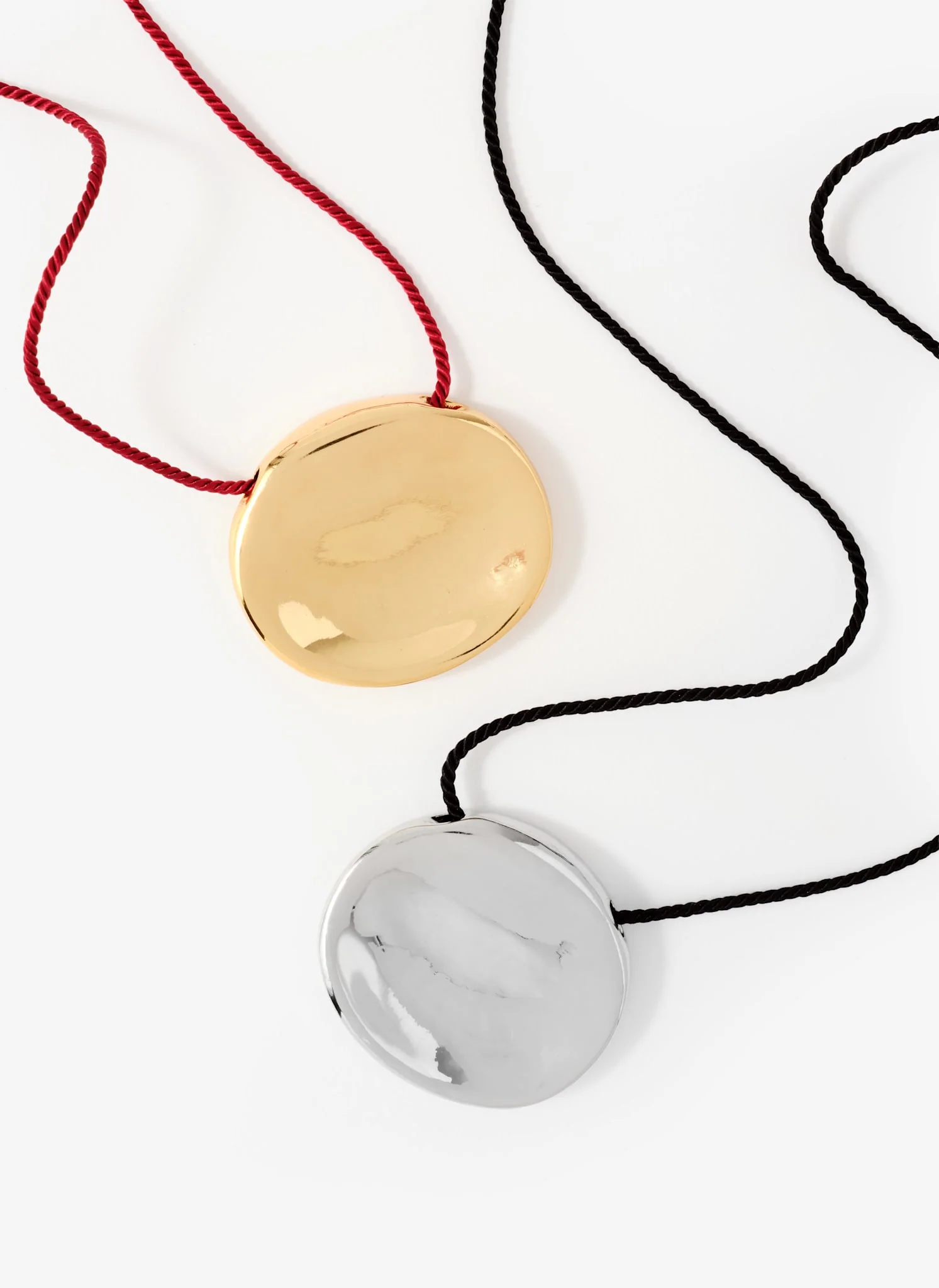 Gold Tone Pendant Rope Necklace - Image 5