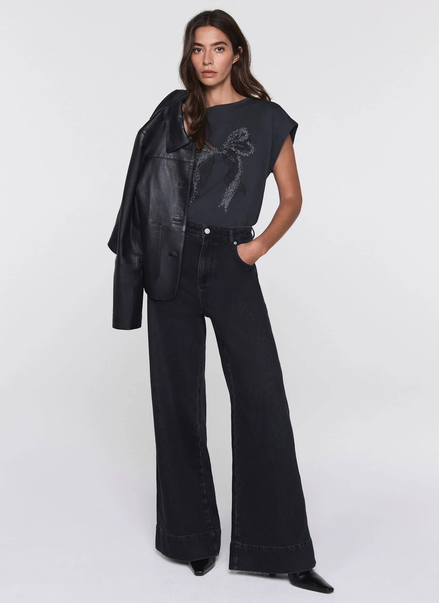 Black Cotton Bow Graphic T-Shirt - Image 4