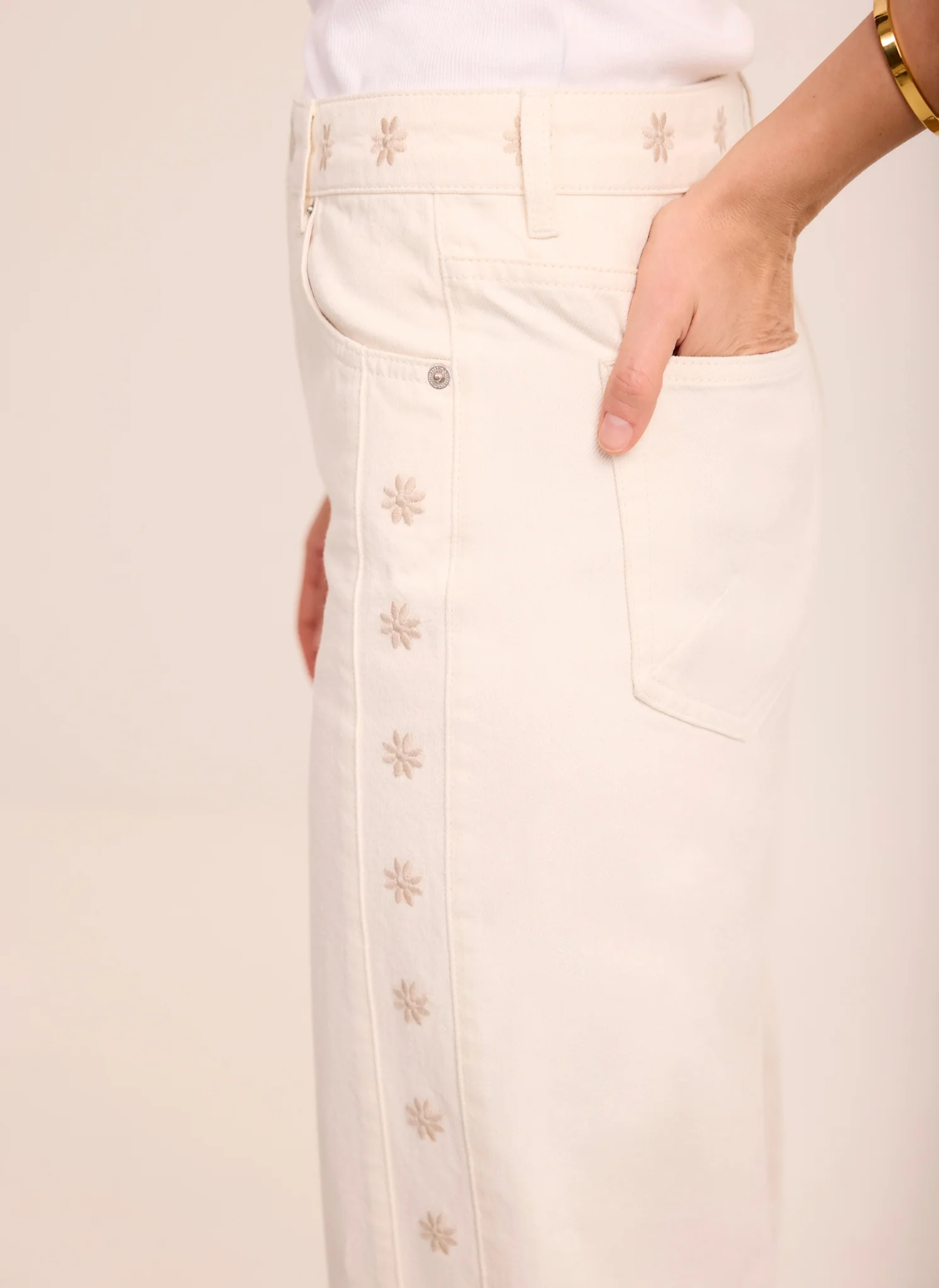 Cream Floral Embroidered Tapered Jeans - Image 3