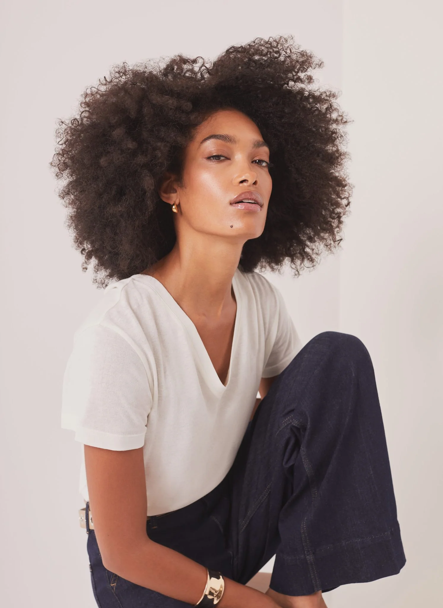 White Linen Blend V-Neck T-Shirt - Image 3