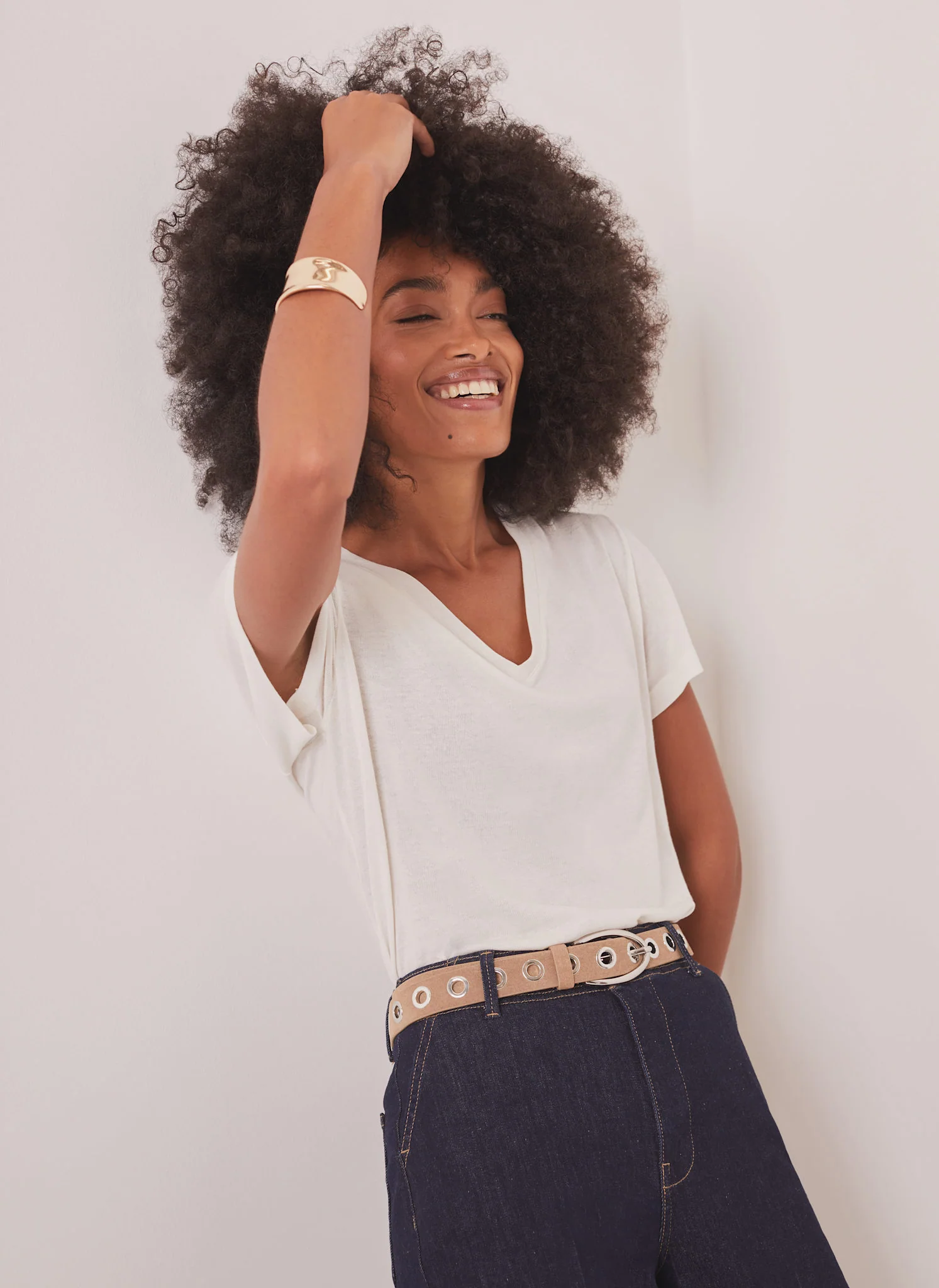 White Linen Blend V-Neck T-Shirt - Image 5