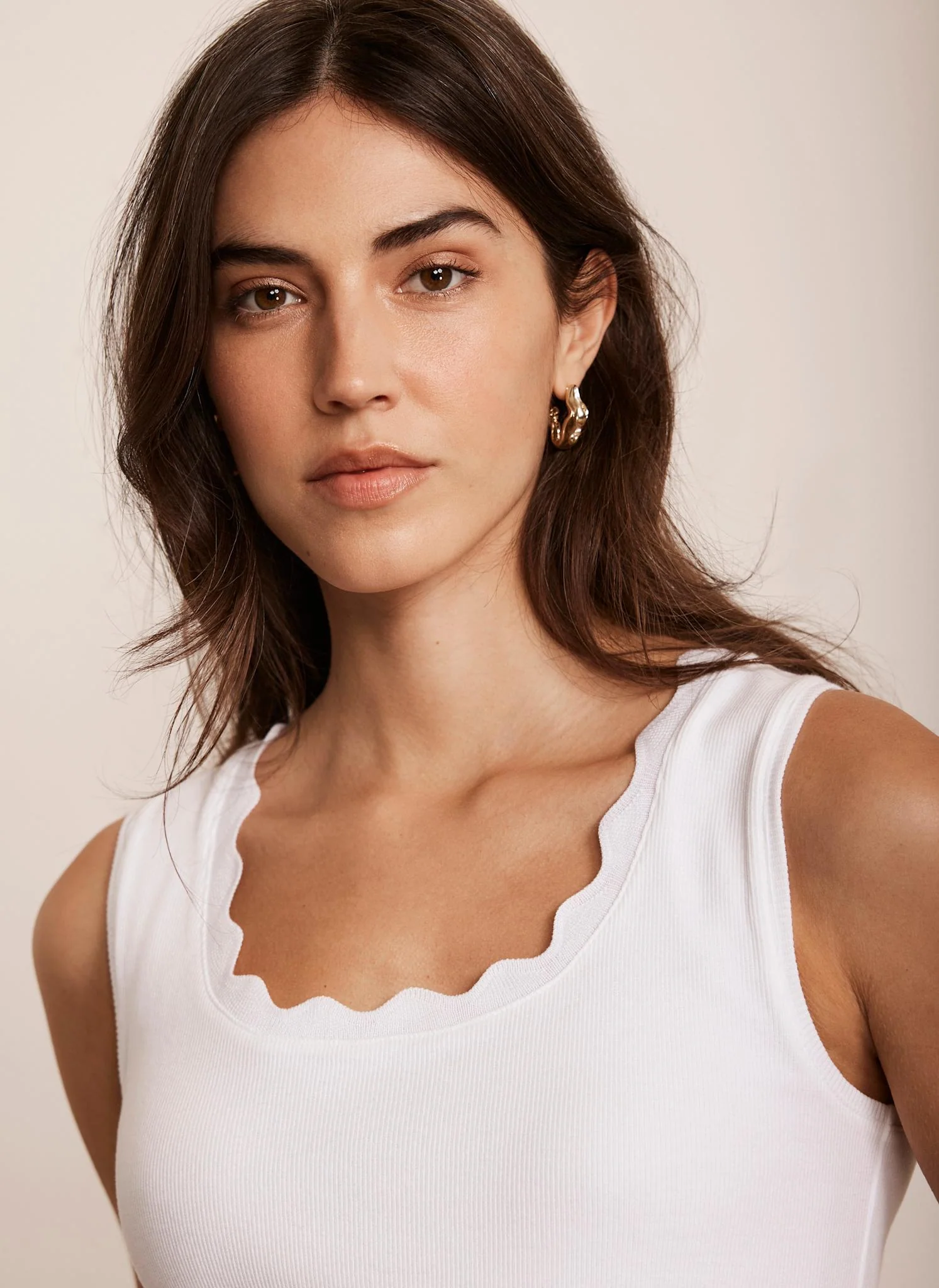 White Scallop Trim Vest Top - Image 3