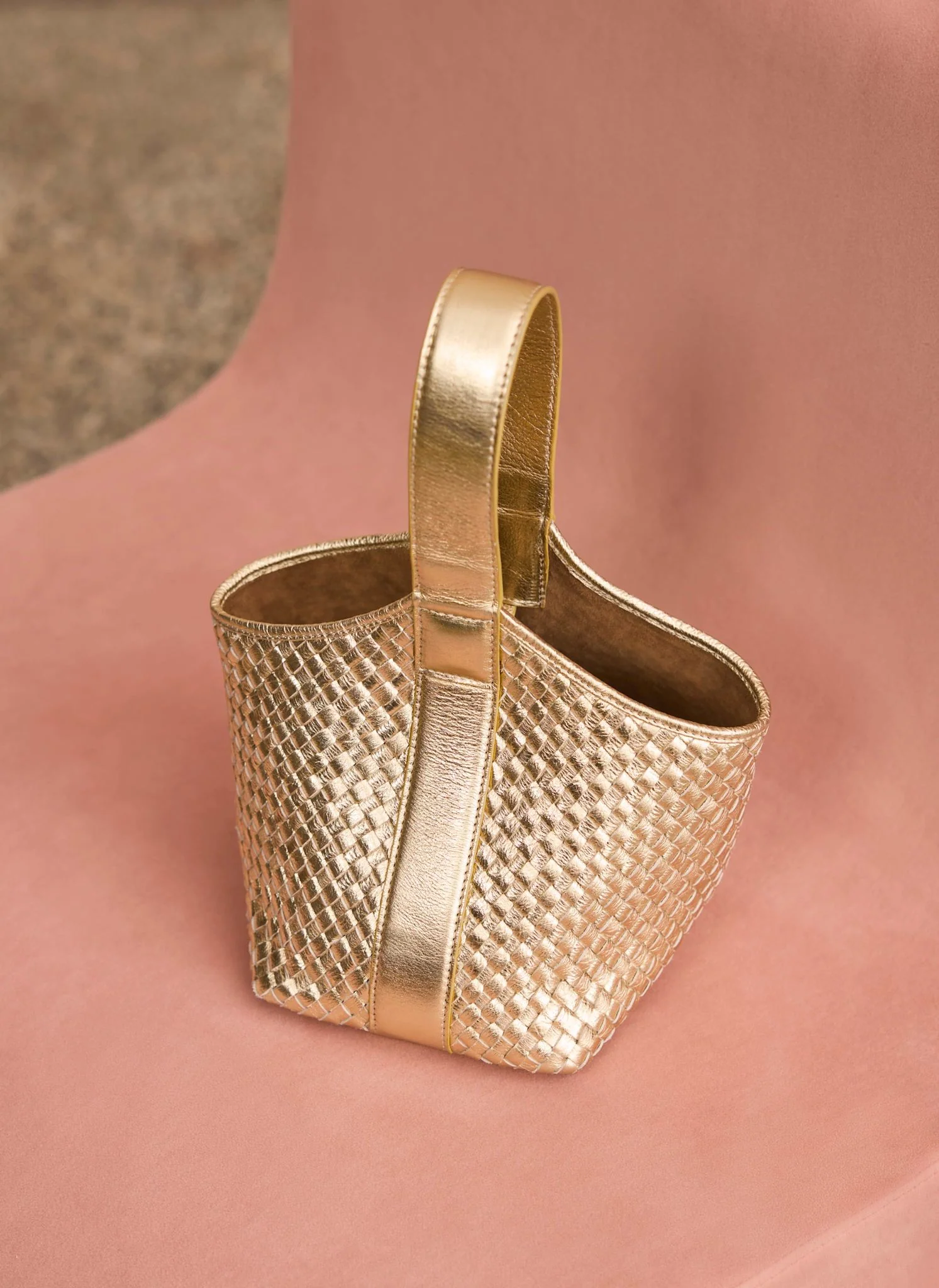 Lola Gold Leather Woven Bucket Bag - Image 7