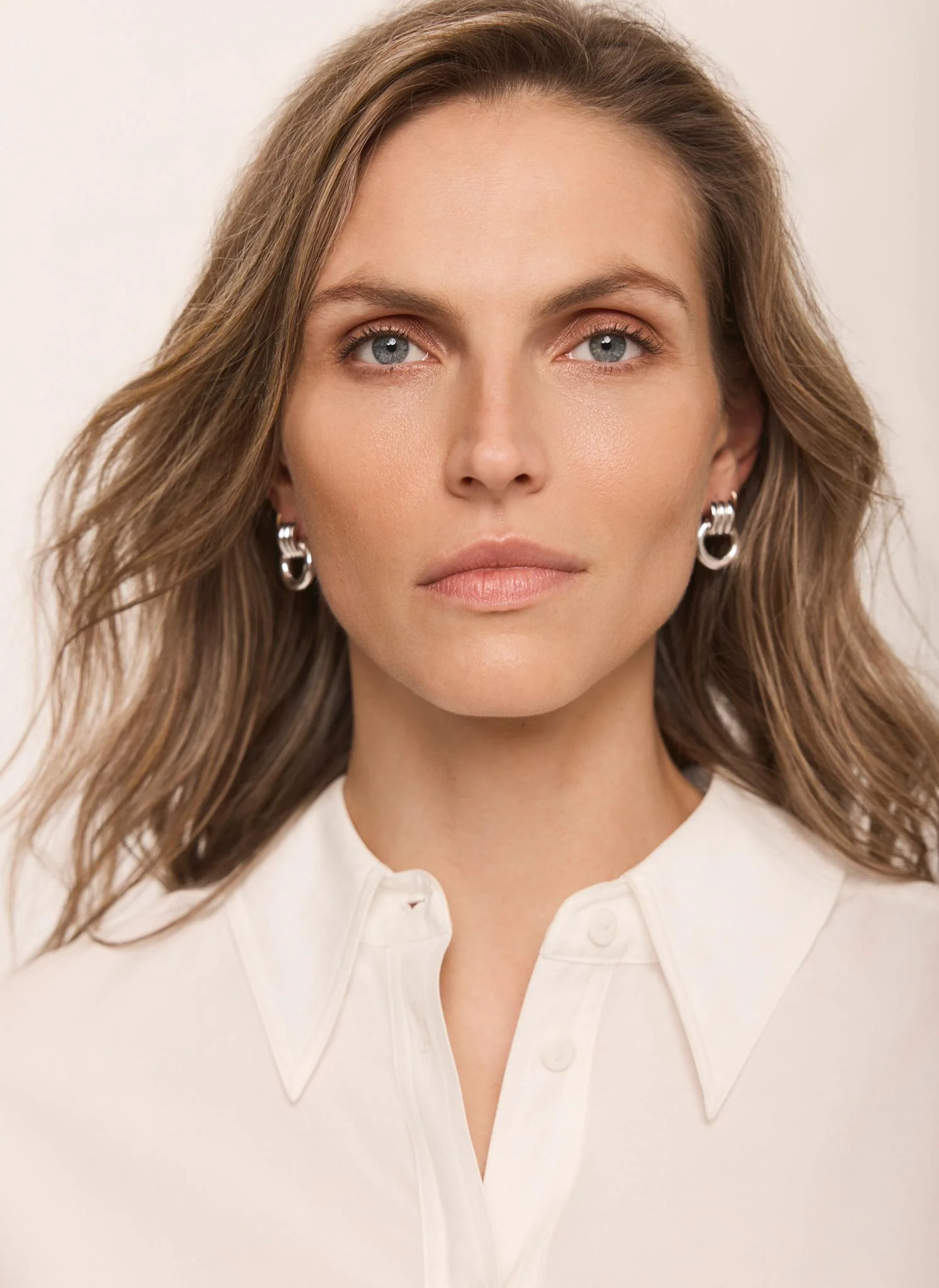 Silver Tone Link Hoop Earrings - Image 6