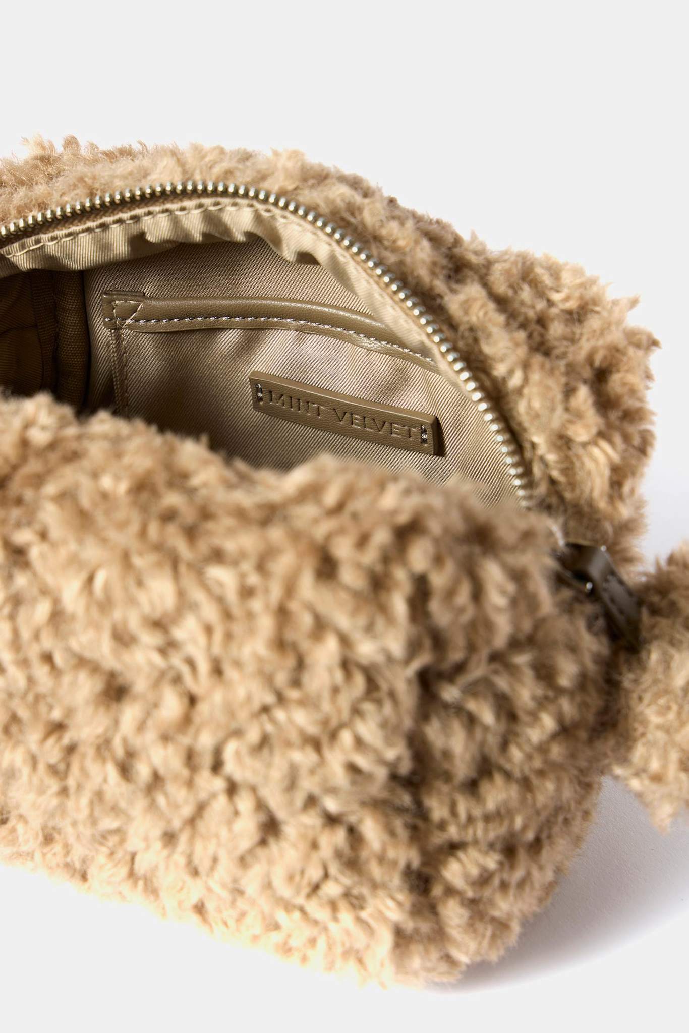 Small Neutral Borg Wash Bag - Image 4