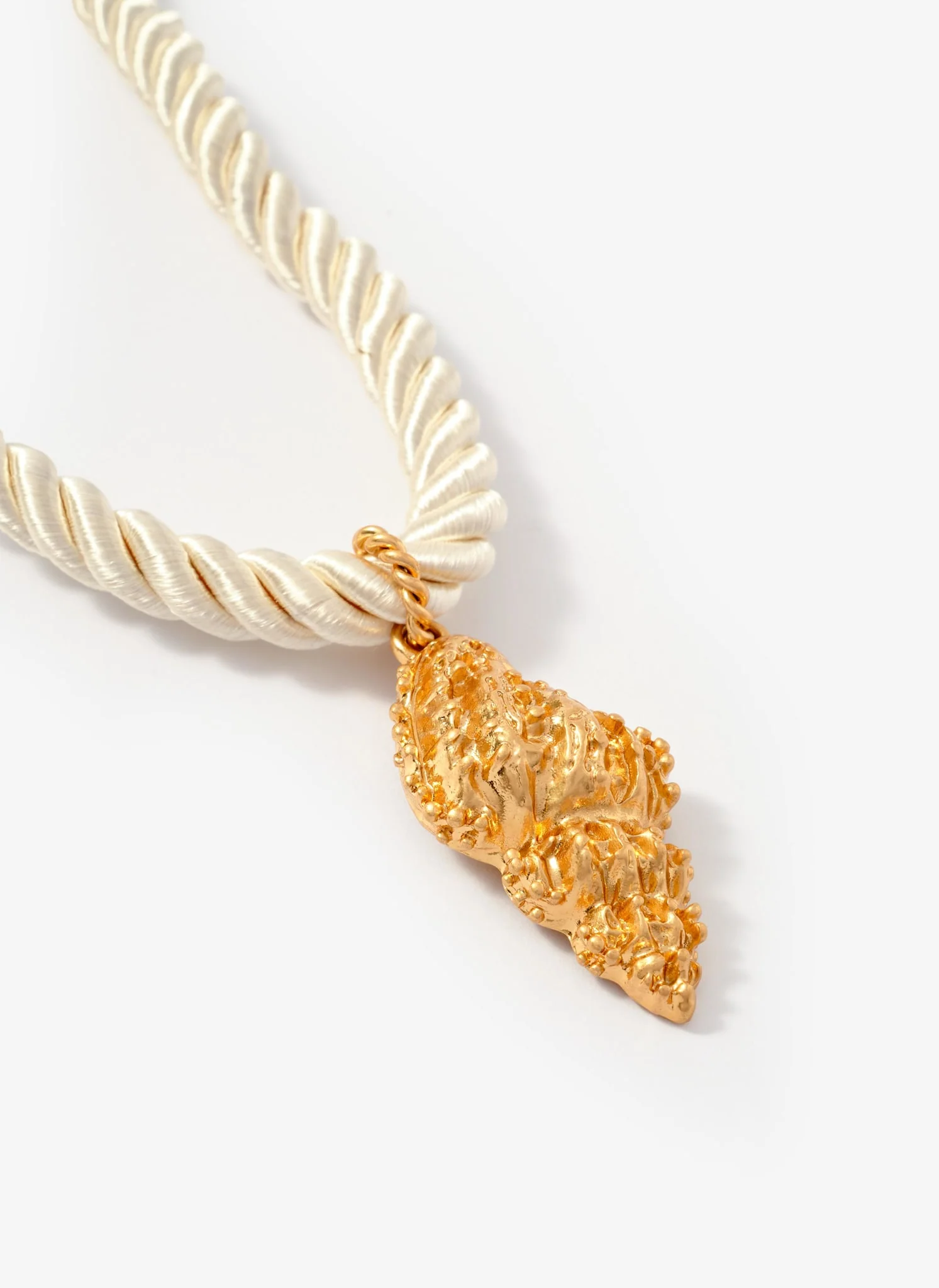 Gold Tone Statement Shell Rope Necklace - Image 4