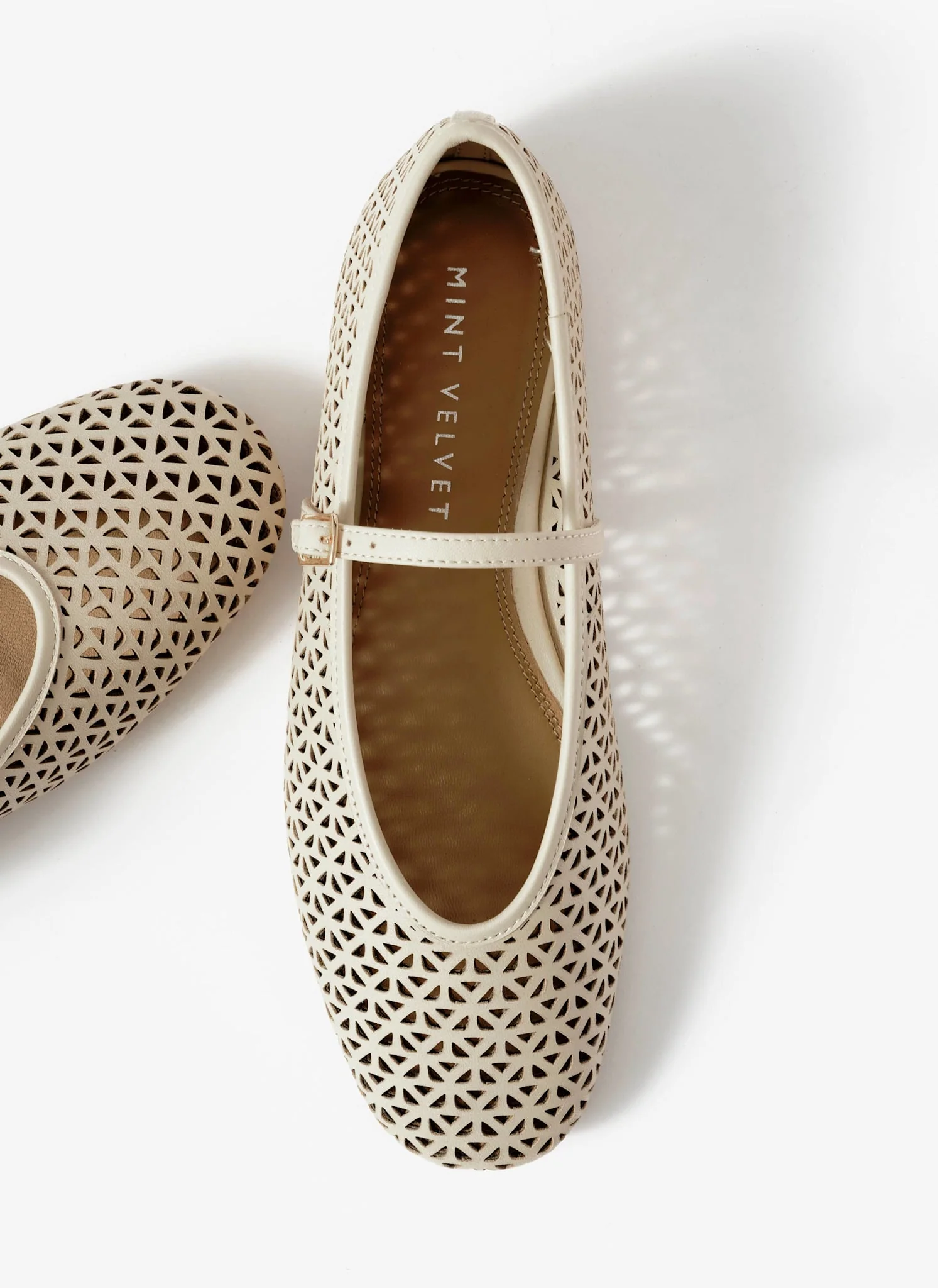 Tabi Cream Leather Ballet Flats - Image 5