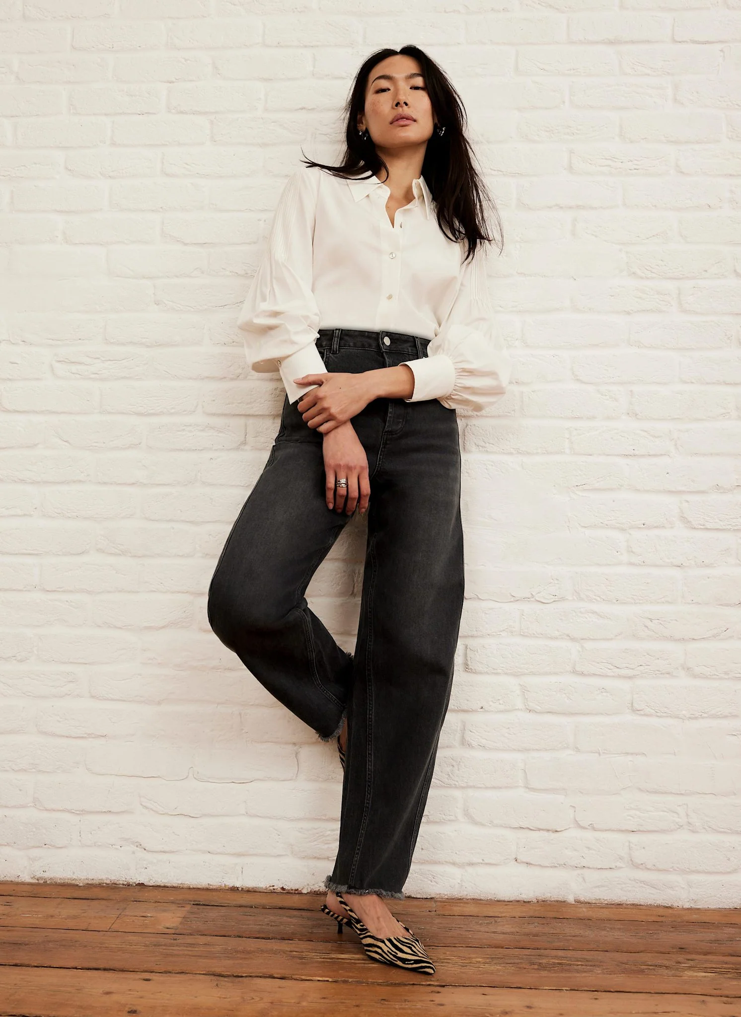 Washed Black Barrel Leg Jeans - Image 3